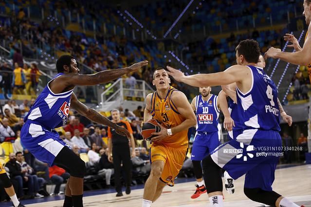 长传、过人成功率100%，卡尔当选柏林联合vs拜仁全场最佳（长传过人双100%，卡尔荣膺柏林联合战拜仁全场最佳）