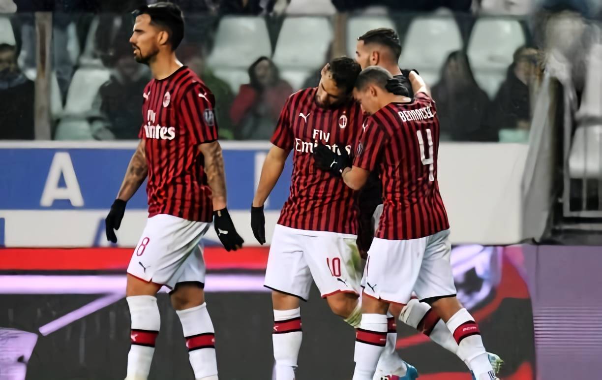 球迷：这不可能，这绝对是开挂！（球迷直呼离谱：这不可能，简直像开挂！）