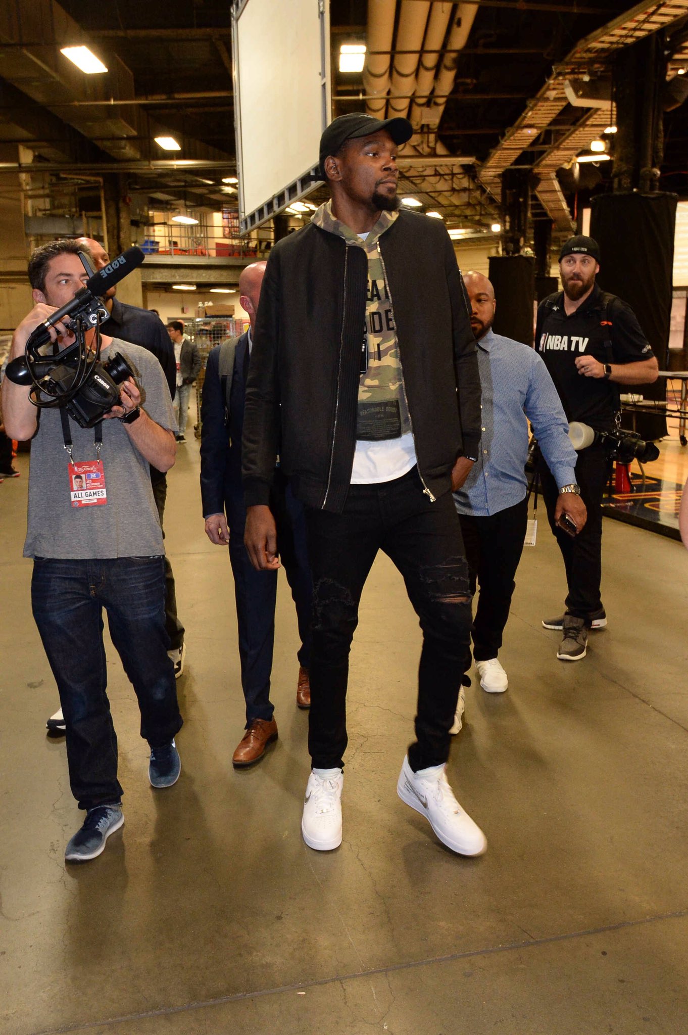 世体：卡雷拉斯、恩德里克和卡瓦哈尔将面临两场禁赛处罚（世体：卡雷拉斯、恩德里克与卡瓦哈尔或将被禁赛两场）