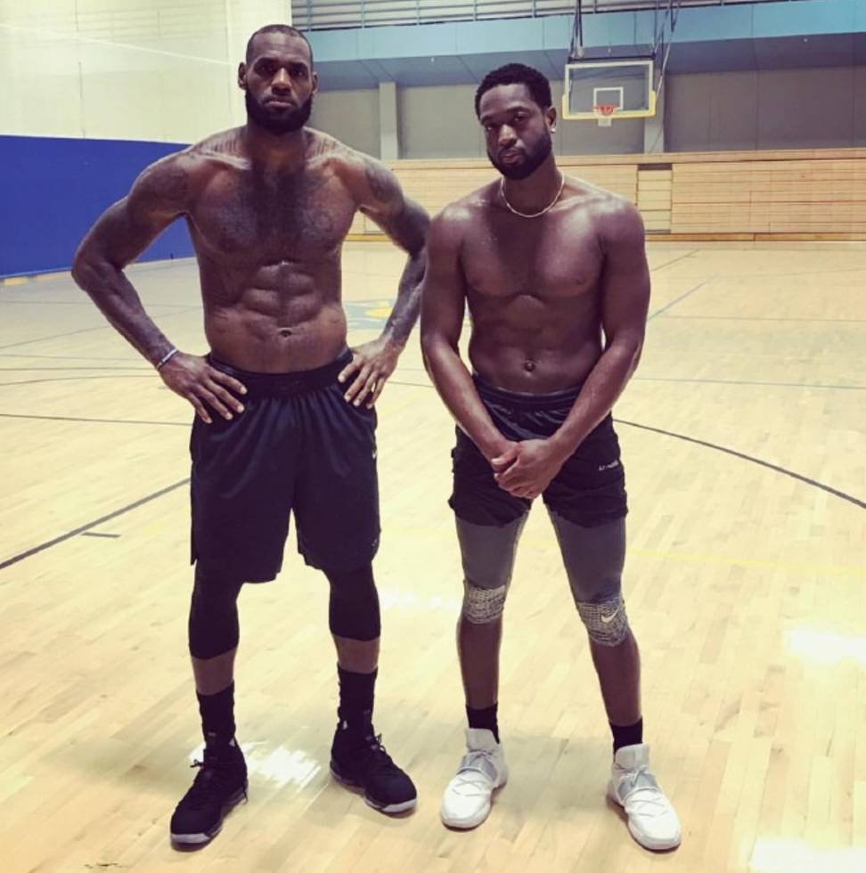 替补球员爆发助球队锁胜（板凳奇兵发威助球队锁定胜局）