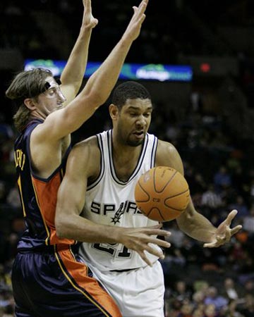 明天独行侠客战76人 浓眉大概率出战比赛 克莱出战成疑（明日独行侠做客挑战76人，浓眉有望出场，克莱出战存疑）