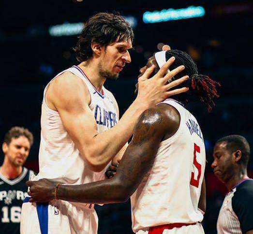 巴萨公布欧冠首发11人阵容迎战法兰克福（巴萨欧冠战法兰克福：首发11人名单出炉）