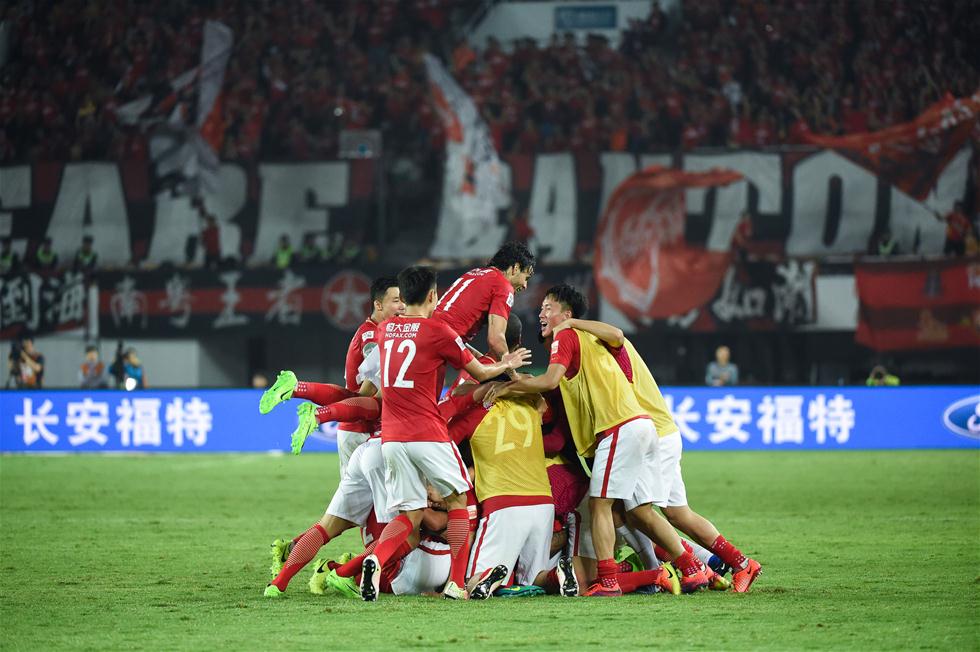 国足备战强度升级，全队深夜加练（国足备战强度加码，全员深夜加练）