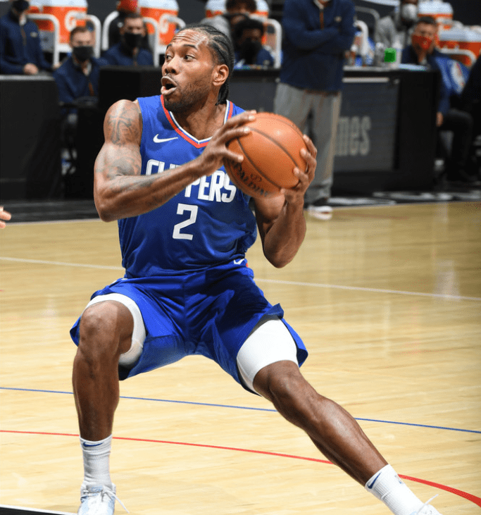 阿斯：阿隆索找到了理想的阵型，防守阶段4-4-2&进攻3-5-2（阿斯：阿隆索确定最佳阵型，防守4-4-2，进攻3-5-2）