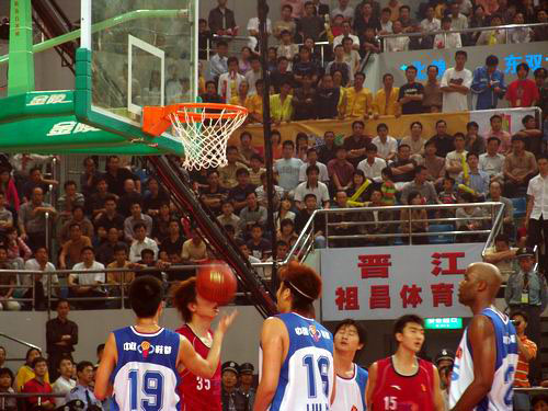 约基奇本赛季一半比赛砍三双，再拿4次就能到三双榜历史第二（约基奇本季半数比赛拿到三双，再添4次即可升至历史三双榜第二位）