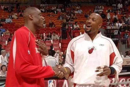 世体：巴萨与格伊已经有数周没有联系，拜仁和利物浦给的更多（世体：巴萨与格伊已数周无联系，拜仁与利物浦开价更高）