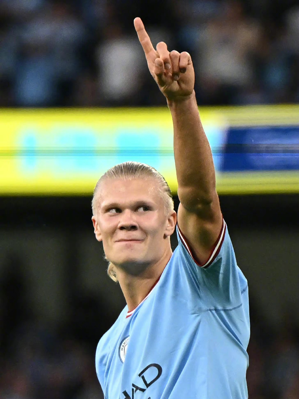 李嗣镕：大家都没想到我首秀进球，下来都恭喜我（李嗣镕：首秀破门出乎意料，赛后大家纷纷恭喜我）