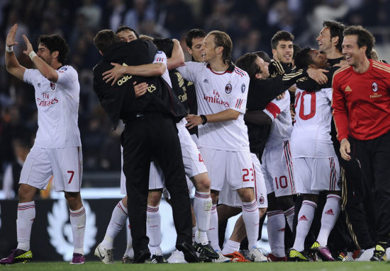 太阳报：穆德里克因宝马车违规贴膜被吊销驾照，罚款199镑（太阳报：因宝马车窗贴膜违规，穆德里克被吊销驾照并罚款199英镑）