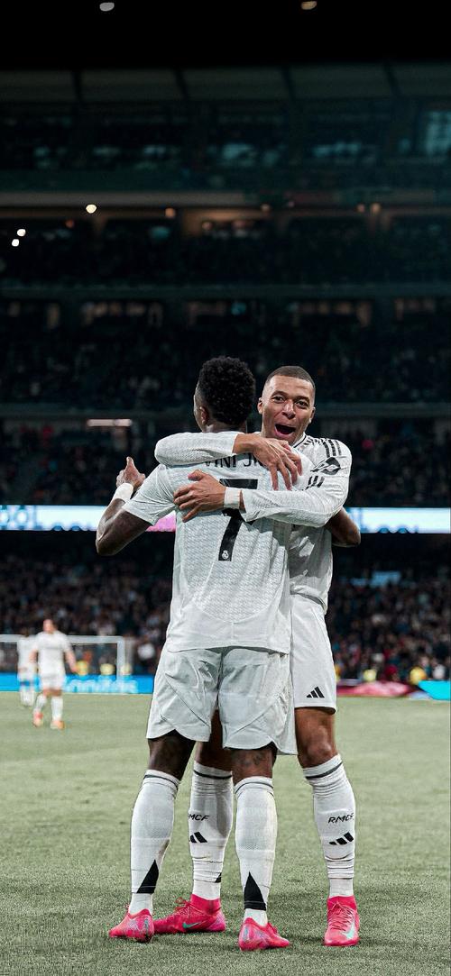 米兰预备队4胜6平4负积18分暂列意甲第13位（米兰预备队积18分暂居意甲第13位，战绩4胜6平4负）